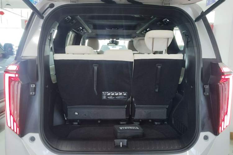 Used GAC Trumpchi M8 2023 Zongshi Series 400T Flagship Edition Trunk
