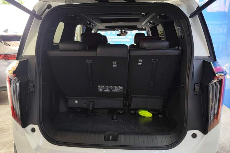 Used GAC Trumpchi M8 2023 Zongshi Series Dual-Motor Flagship Edition Trunk