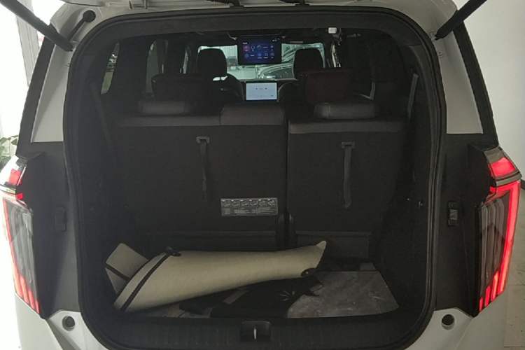 Used GAC Trumpchi M8 2023 Zongshi Series 400T Flagship Edition Trunk