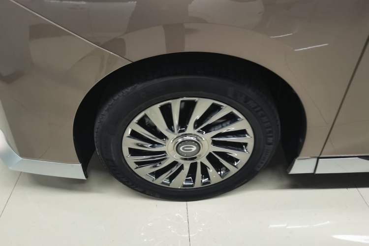 Used GAC Trumpchi M8 2023 Zongshi Series Dual-Motor Flagship Edition Exterior 4