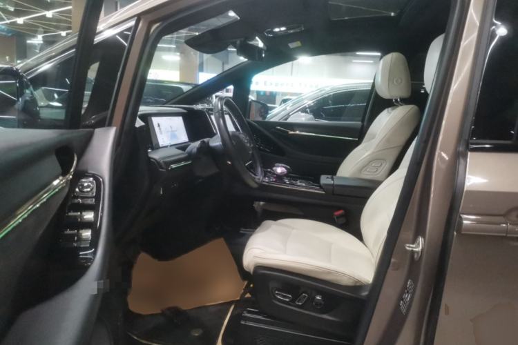 Used GAC Trumpchi M8 2023 Zongshi Series Dual-Motor Flagship Edition Interior 3