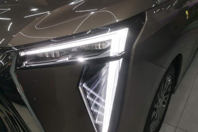 Used GAC Trumpchi M8 2023 Zongshi Series Dual-Motor Flagship Edition Left Front Headlight