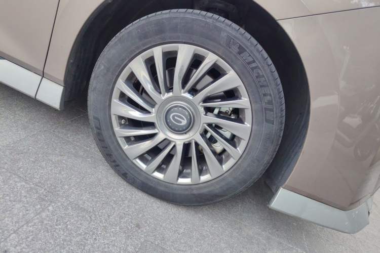 Used GAC Trumpchi M8 2023 Zongshi Series Dual-Motor Flagship Edition Right Front Wheel Hub