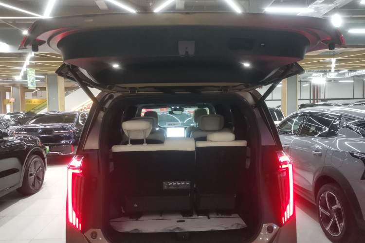 Used GAC Trumpchi M8 2023 Zongshi Series Dual-Motor Flagship Edition Trunk