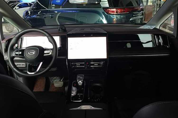Used GAC Trumpchi M8 2024 Master Series 400T Prestige Edition Center Console