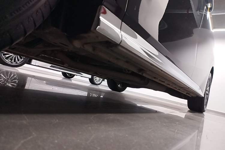 Used GAC Trumpchi M8 2024 Master Series 400T Prestige Edition Chassis Front Left