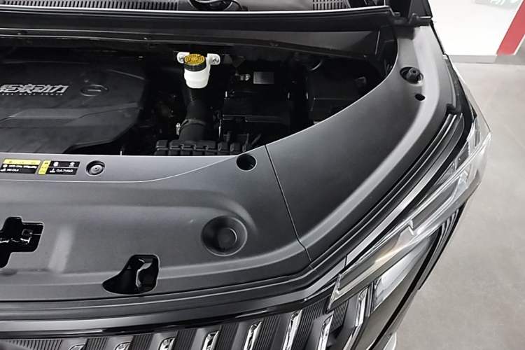 Used GAC Trumpchi M8 2024 Master Series 400T Prestige Edition Engine Bay Left