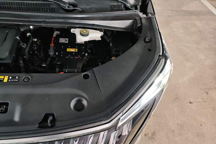 Used GAC Trumpchi M8 2024 Master Series Super Hybrid Edition Engine Bay Left