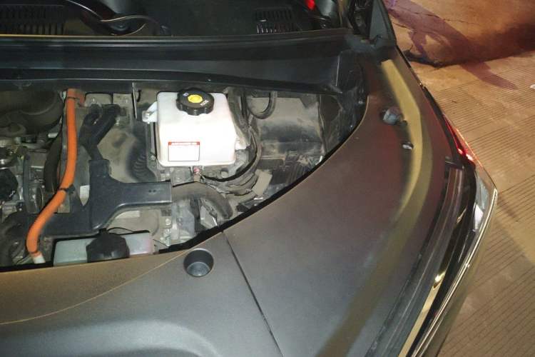 Used GAC Trumpchi M8 2024 Zongshi Series Dual-Motor Supreme Edition Engine Bay Left