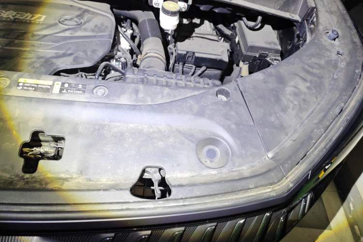 Used GAC Trumpchi M8 2024 Master Series 400T Prestige Edition Engine Bay Left