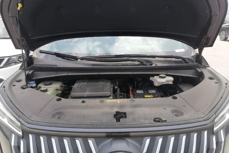 Used GAC Trumpchi M8 2024 Master Series Super Hybrid Edition Engine Bay