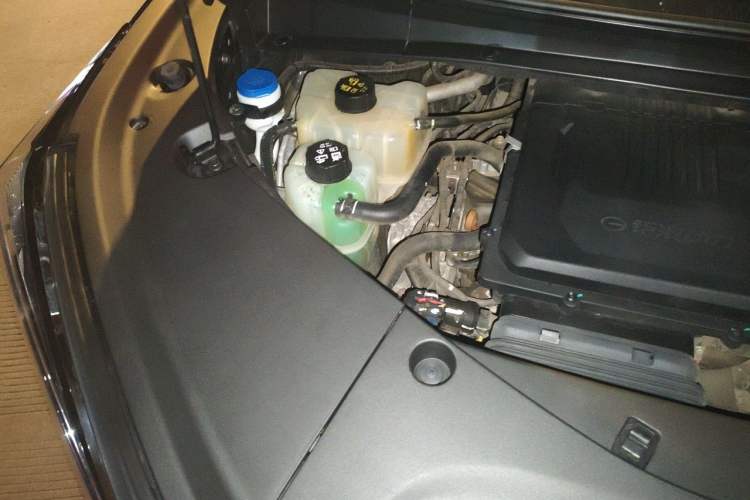 Used GAC Trumpchi M8 2024 Zongshi Series Dual-Motor Supreme Edition Engine Bay Right