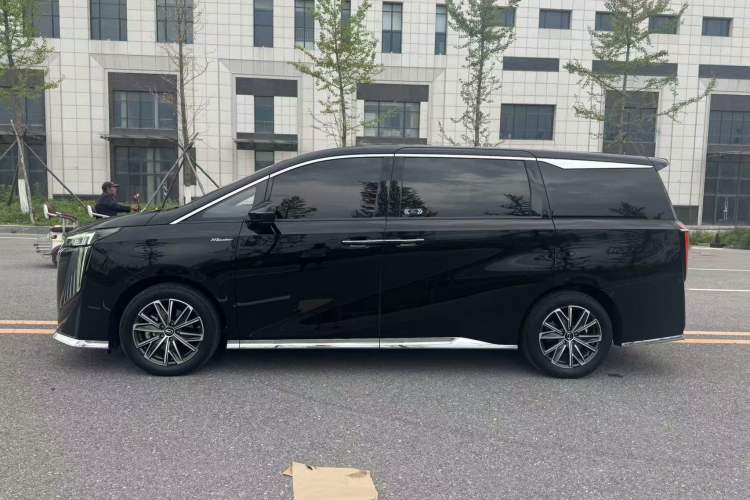 Used GAC Trumpchi M8 2024 Master Series 400T Prestige Edition Exterior 2