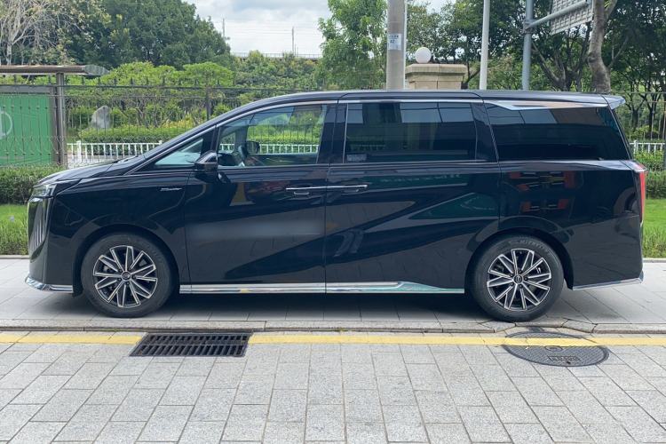 Used GAC Trumpchi M8 2024 Master Series Super Hybrid Edition Exterior 2