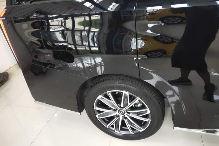 Used GAC Trumpchi M8 2024 Master Series 400T Prestige Edition Exterior 8