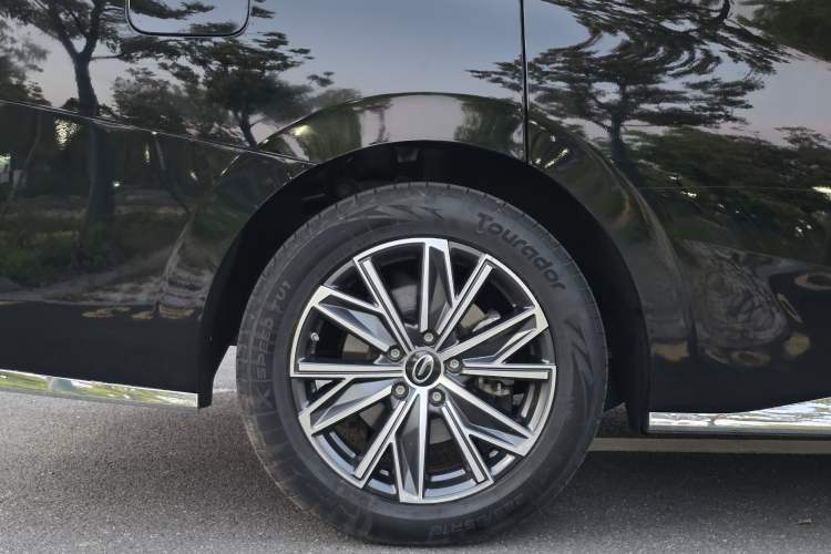 Used GAC Trumpchi M8 2024 Master Series 400T Ultimate Edition Exterior 9