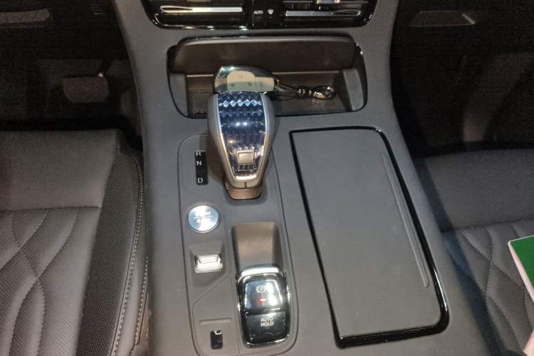 Used GAC Trumpchi M8 2024 Master Series 400T Prestige Edition Gear Lever