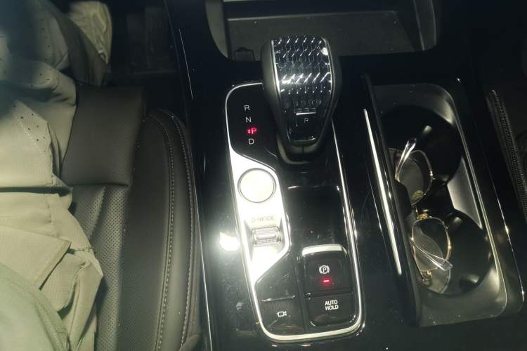Used GAC Trumpchi M8 2024 Master Series 400T Prestige Edition Gear Lever