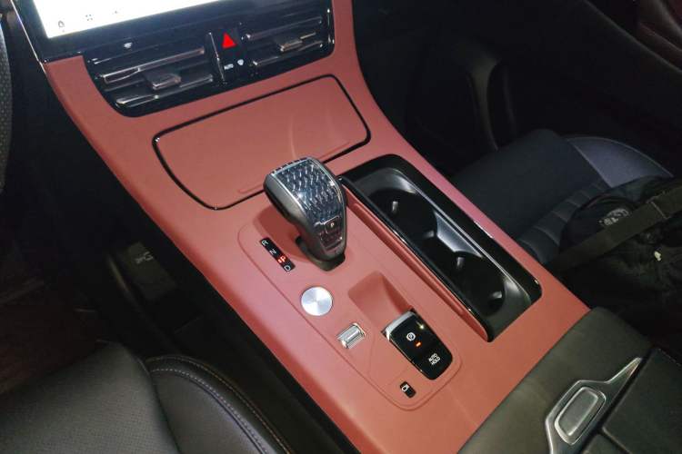 Used GAC Trumpchi M8 2024 Master Series 400T Ultimate Edition Gear Lever