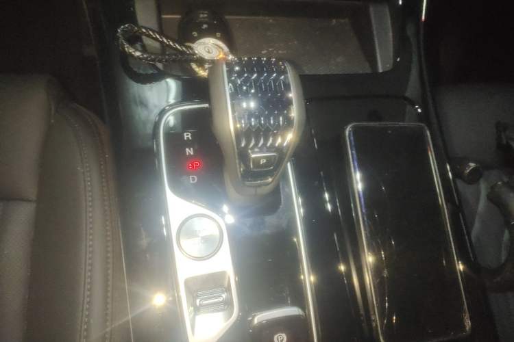 Used GAC Trumpchi M8 2024 Master Series 400T Prestige Edition Gear Lever