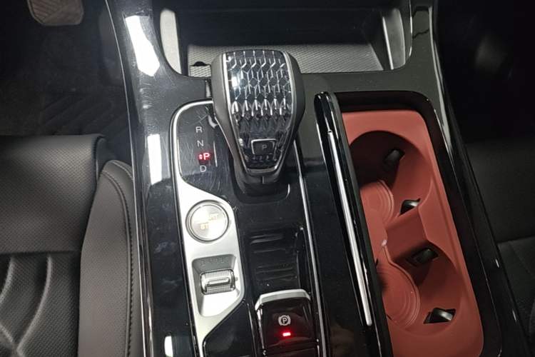 Used GAC Trumpchi M8 2024 Master Series 400T Prestige Edition Gear Lever