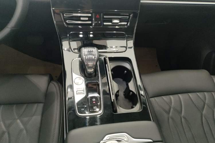 Used GAC Trumpchi M8 2024 Master Series 400T Prestige Edition Gear Lever