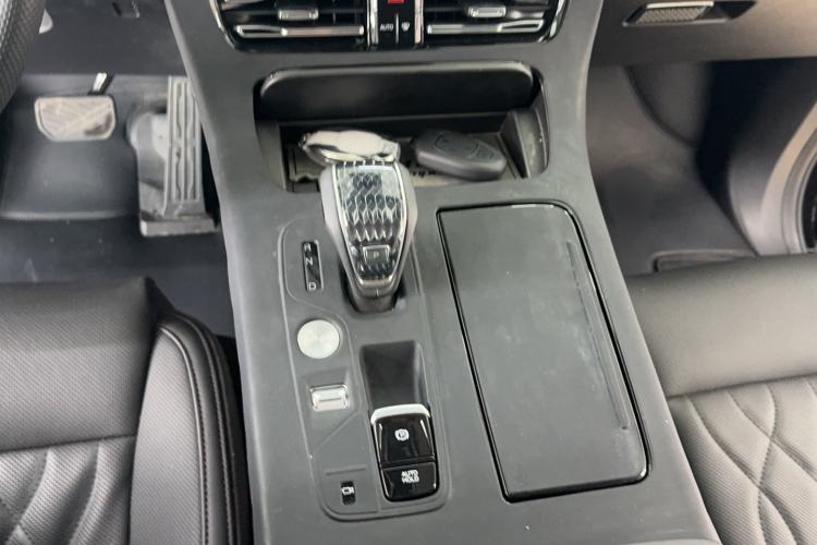 Used GAC Trumpchi M8 2024 Master Series 400T Prestige Edition Gear Lever