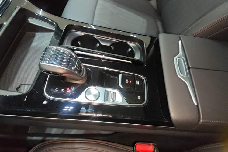 Used GAC Trumpchi M8 2024 Master Series 400T Prestige Edition Gear Lever