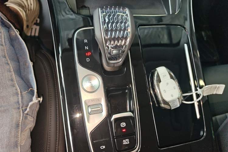 Used GAC Trumpchi M8 2024 Master Series 400T Prestige Edition Gear Lever