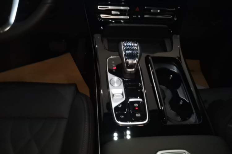 Used GAC Trumpchi M8 2024 Master Series 400T Prestige Edition Gear Lever