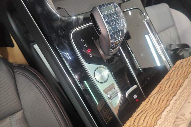 Used GAC Trumpchi M8 2024 Master Series 400T Prestige Edition Gear Lever