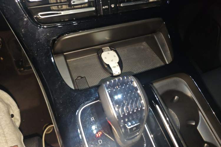 Used GAC Trumpchi M8 2024 Master Series 400T Prestige Edition Gear Lever