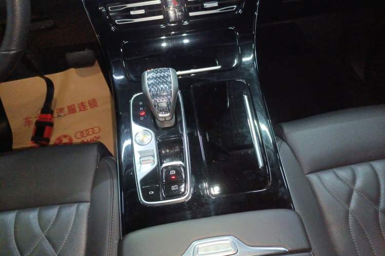 Used GAC Trumpchi M8 2024 Master Series 400T Ultimate Edition Gear Lever