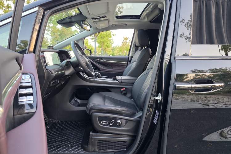 Used GAC Trumpchi M8 2024 Master Series 400T Ultimate Edition Interior 1