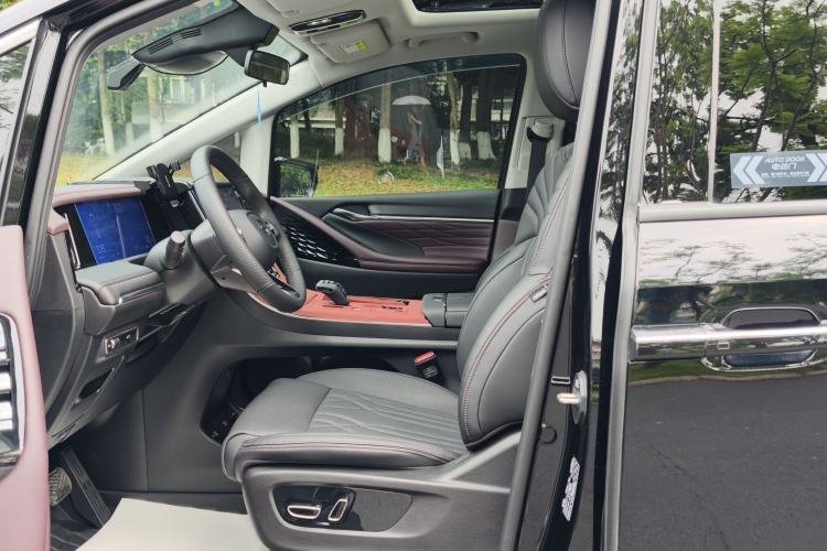 Used GAC Trumpchi M8 2024 Master Series 400T Prestige Edition Interior 1