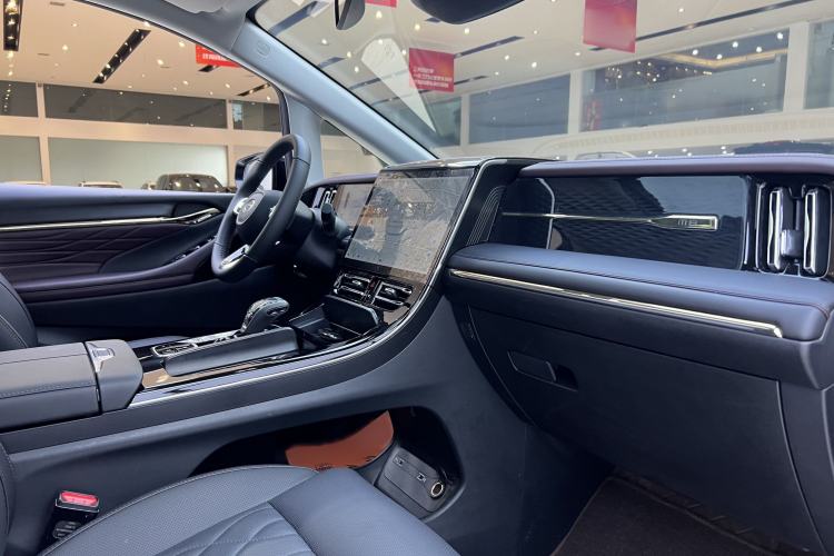 Used GAC Trumpchi M8 2024 Master Series Super Hybrid Edition Interior 11
