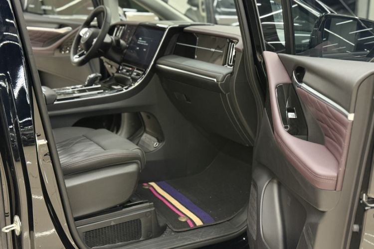 Used GAC Trumpchi M8 2024 Master Series 400T Prestige Edition Interior 11