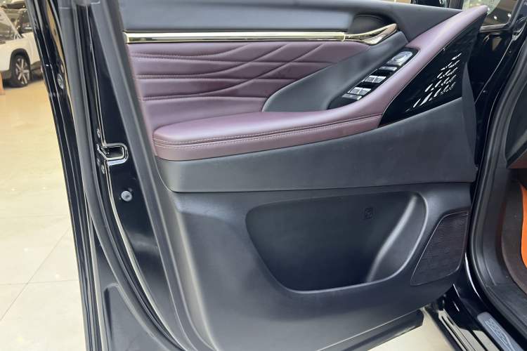 Used GAC Trumpchi M8 2024 Master Series Super Hybrid Edition Interior 12