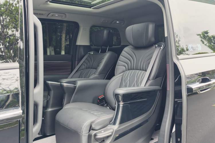 Used GAC Trumpchi M8 2024 Master Series 400T Prestige Edition Interior 2