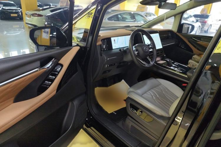 Used GAC Trumpchi M8 2024 Master Series 400T Prestige Edition Interior 2