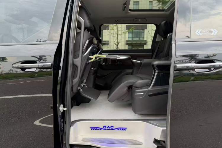 Used GAC Trumpchi M8 2024 Master Series 400T Prestige Edition Interior 2