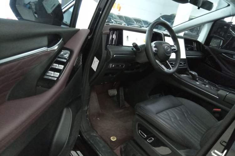 Used GAC Trumpchi M8 2024 Master Series 400T Prestige Edition Interior 3