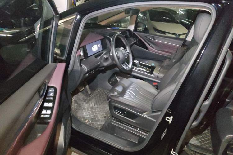 Used GAC Trumpchi M8 2024 Master Series 400T Prestige Edition Interior 3