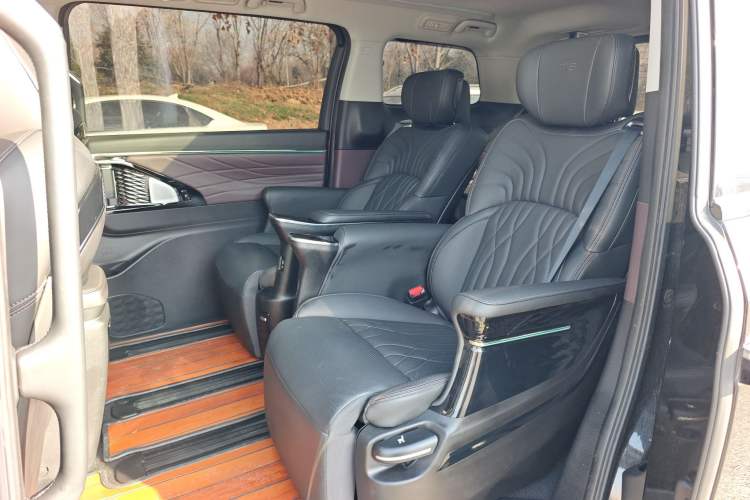 Used GAC Trumpchi M8 2024 Master Series Super Hybrid Edition Interior 4