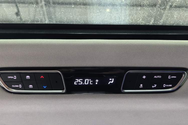 Used GAC Trumpchi M8 2024 Master Series 400T Ultimate Edition Interior 5