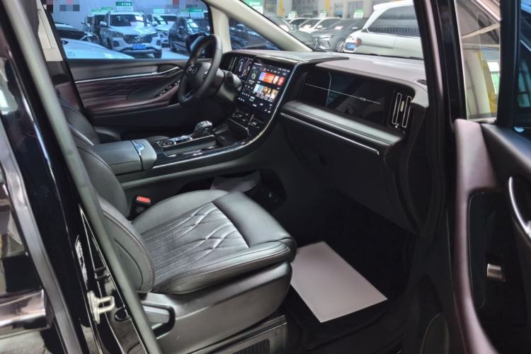 Used GAC Trumpchi M8 2024 Master Series 400T Prestige Edition Interior 5