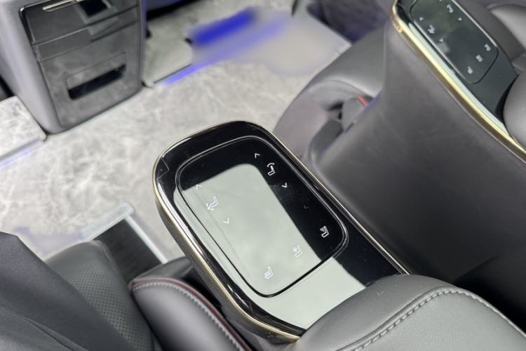 Used GAC Trumpchi M8 2024 Zongshi Series Dual-Motor Supreme Edition Interior 5