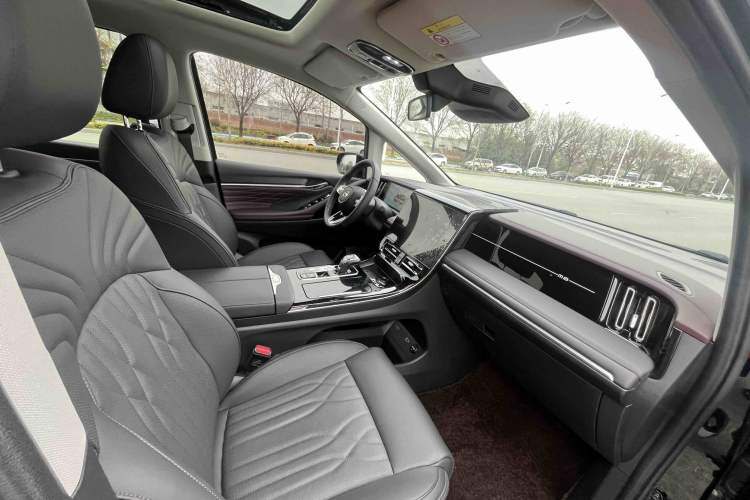 Used GAC Trumpchi M8 2024 Master Series 400T Prestige Edition Interior 5