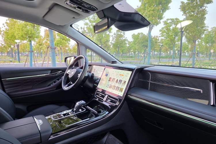 Used GAC Trumpchi M8 2024 Master Series 400T Ultimate Edition Interior 7