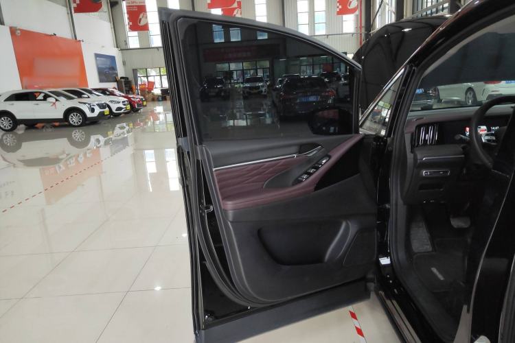 Used GAC Trumpchi M8 2024 Master Series 400T Prestige Edition Interior 7